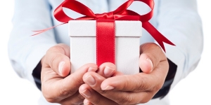 هدیه دادن، یک عمل حقوقی است!